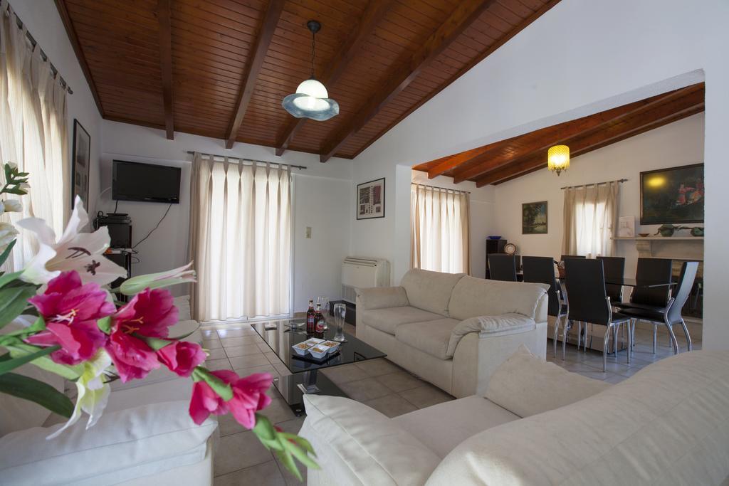 Villa Nefeli คิโอตาริ ภายนอก รูปภาพ
